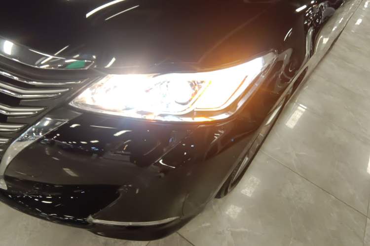 Used Toyota Crown 2015 2.0T Fashion Edition
