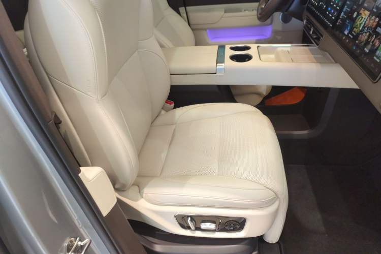 Used Li Auto MEGA 2024 Ultra Model
