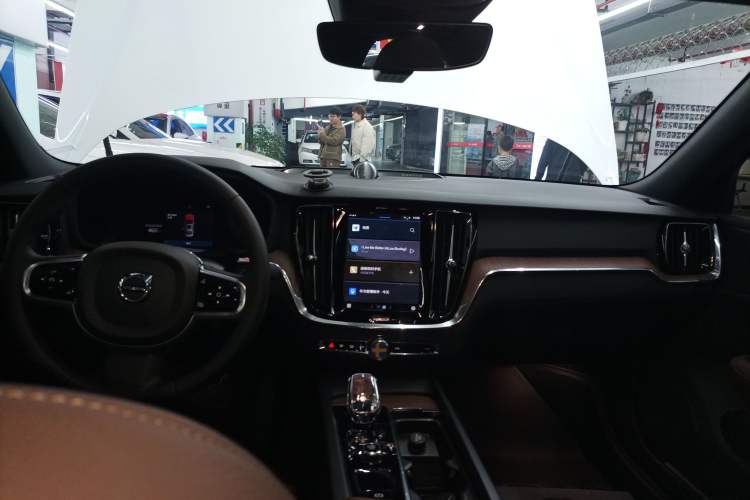 Used Volvo S60 2024 B4 Zhiyuan Luxury Edition
