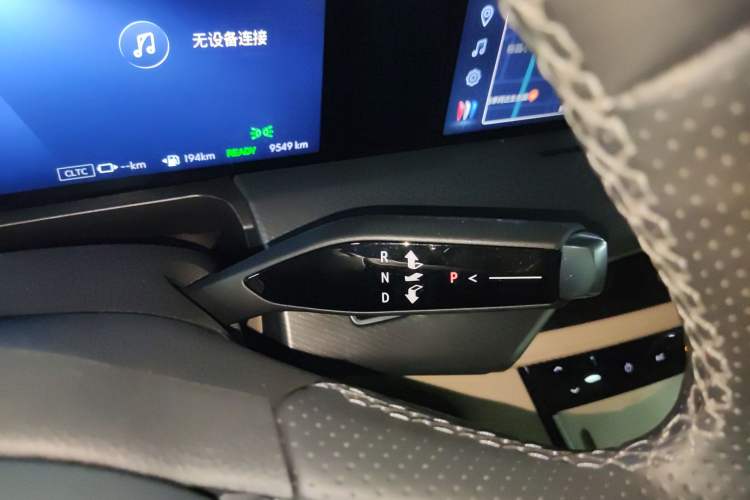 Used Buick GL8 New Energy 2025 Lu Shang Luxury Edition 7-Seater
