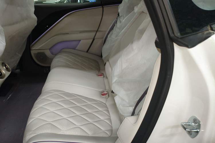 Used  11 2024 630 Rear-Wheel Drive Edition with Three Lasers