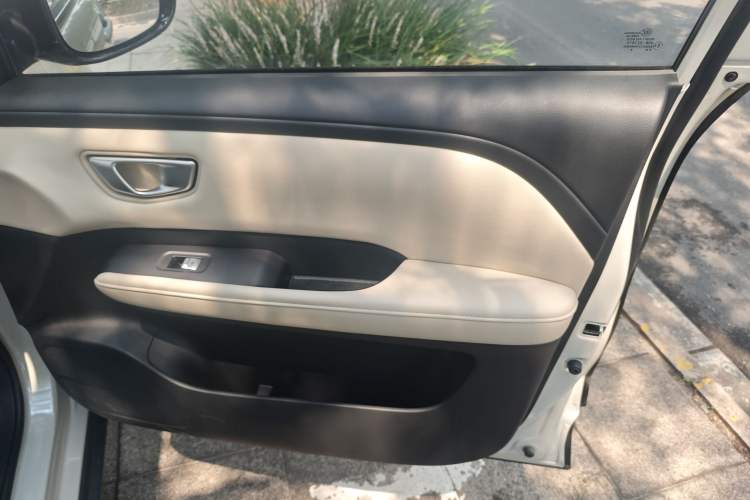 Used Wuling Bingo PLUS 2024 330 km Range Five-Seater Version
