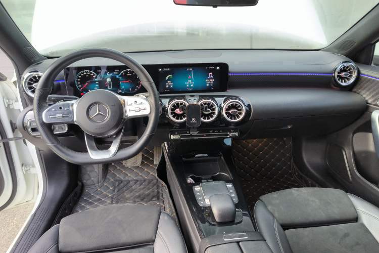 Used Mercedes-Benz A-Class 2021 A 200 L Sport Sedan Fashion Model
