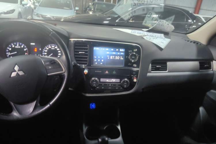 Used Mitsubishi Outlander 2013 2.4L 4x4 Luxury Navigation Edition 5 Seats
