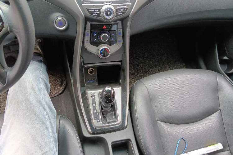 Used Hyundai Elantra 2015 1.6L Automatic Leading Model
