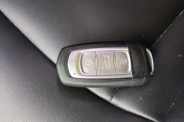 Used Geely Auto Emgrand X7 Sport 2018 2.0L Manual Two-Wheel Drive Zhiya Version
