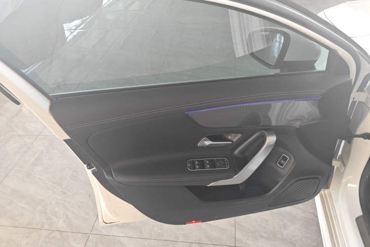 Used Mercedes-Benz A-Class 2022 Second Facelift A 200 L Sport Sedan Fashion Version
