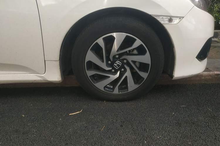 Used Honda Civic 2016 220TURBO CVT Luxury Edition
