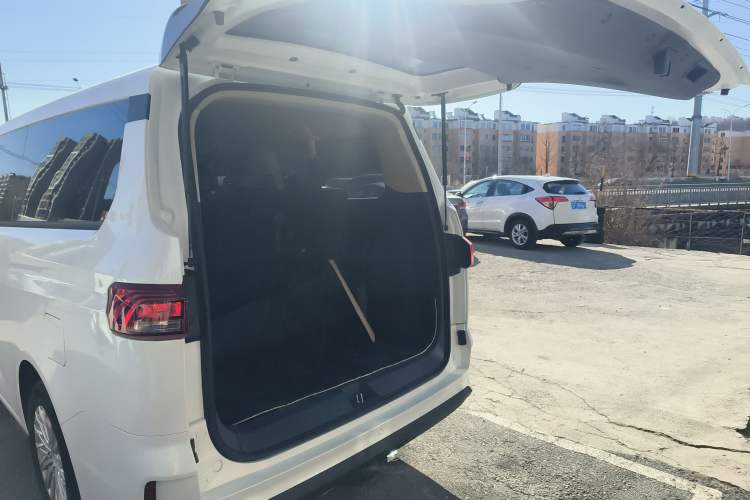 Used  Ruisheng Ace M7 2025 2.0L Automatic Long Wheelbase Luxury Version 7 Seats
