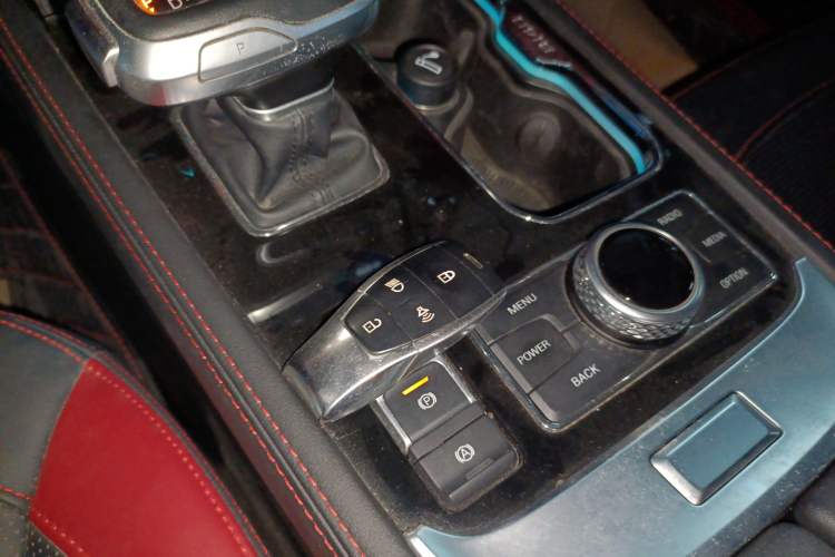 Used Beijing Auto BJ40 2023 2.0T Automatic Four-Wheel Drive Urban Hunter Edition Chivalrous Type
