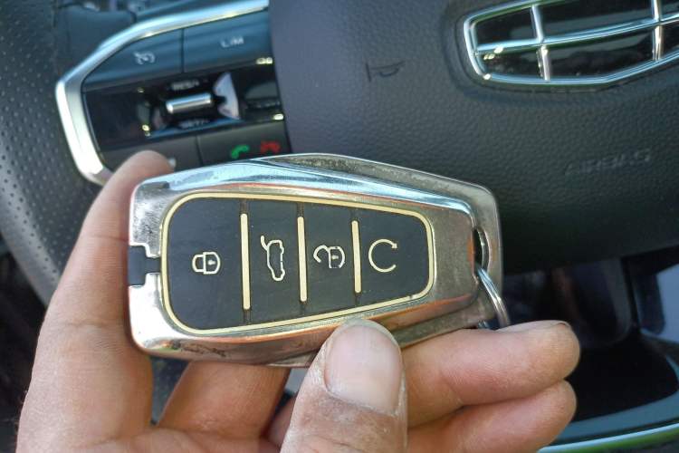 Used Geely Auto Haoyue 2022 1.8TD Automatic Prestige 7-Seater
