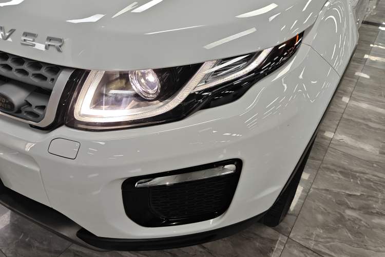 Used Land Rover Range Rover Evoque 2018 240 PS SE Smart Brilliance Edition