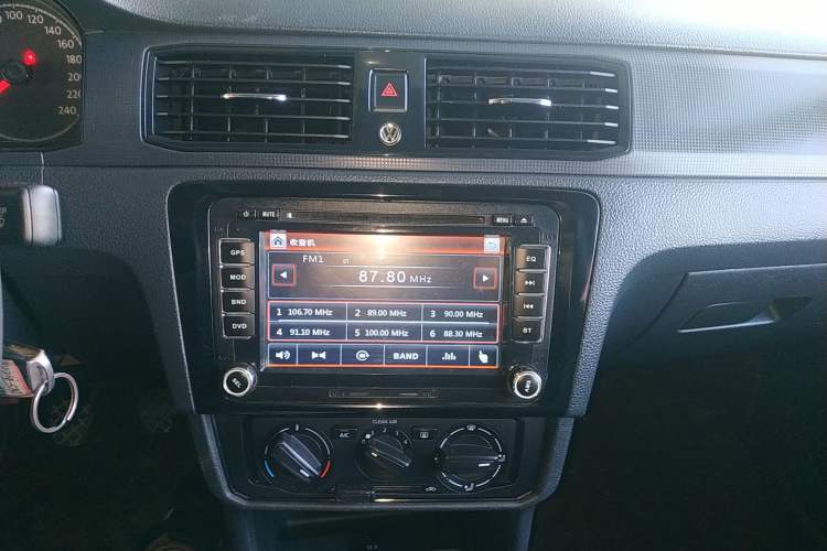 Used Volkswagen Santana 2016 1.4L Manual Fashion Edition
