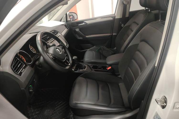 Used Volkswagen Tiguan L 2019 Updated Version 330TSI Automatic Two-Wheel Drive Panoramic Comfort Edition China VI Standard
