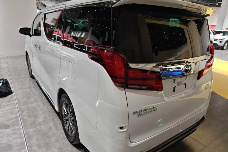 Used Toyota Alphard 2021 Dual-Motor 2.5L Premium Edition
