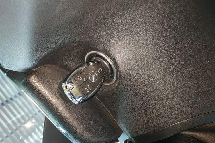 Used Mercedes-Benz R-Class 2017 R 320 4MATIC Business Edition Prestige Model
