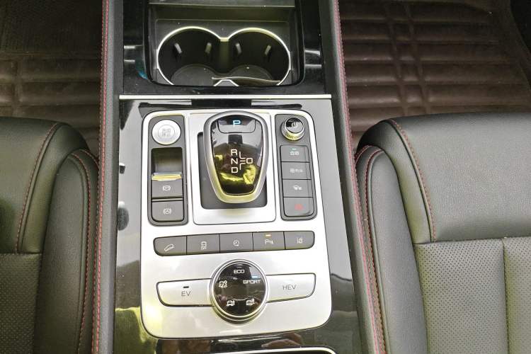 Used BYD Tang New Energy 2018 DM 2.0T All-Wheel Drive Smart Connectivity Luxury Model 7 Seats China V Emission Standard