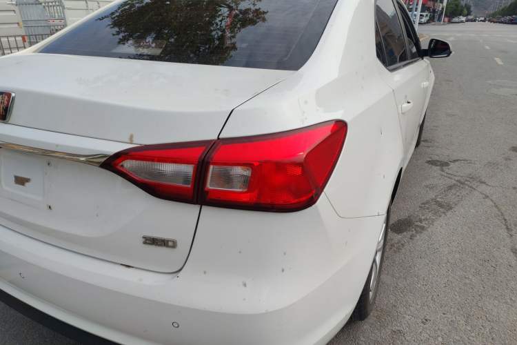 Used Roewe 360 2015 1.5L manual luxury edition
