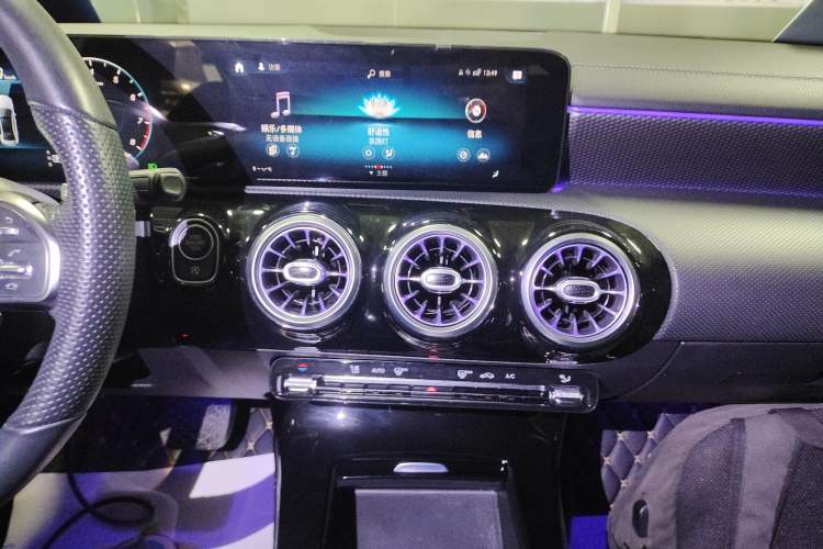 Used Mercedes-Benz A-Class 2021 A 200 L Sport Sedan Fashion Model
