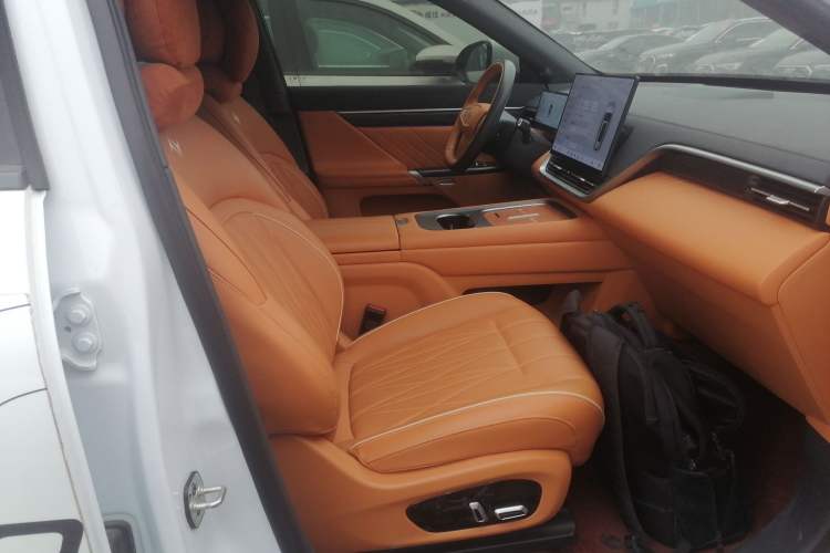 Used  eπ008 2025 210Max Range-Extended Version 5 Seats