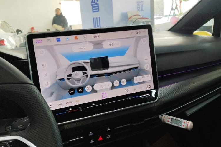 Used Volkswagen Golf 2025 300TSI R-Line
