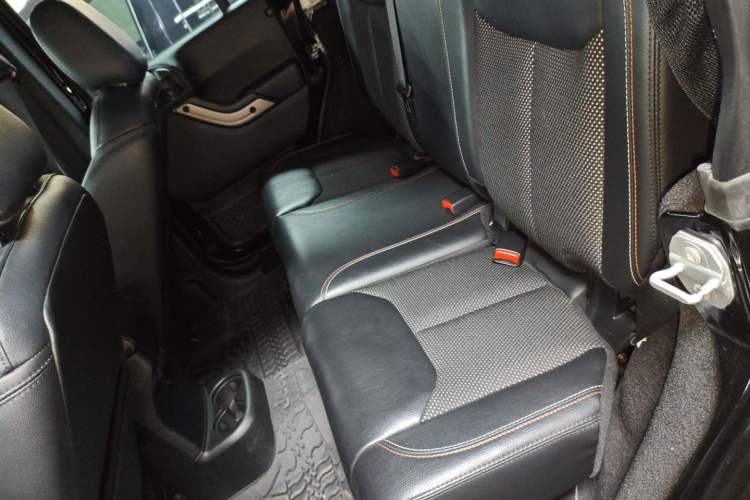 Used  Wrangler 2016 3.0L Sahara 75th Anniversary Edition
