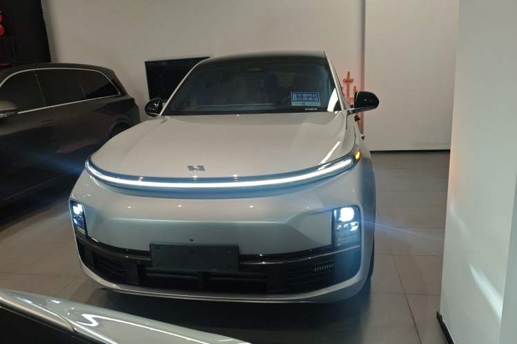 Used Li Auto L8 2023 Pro Model
