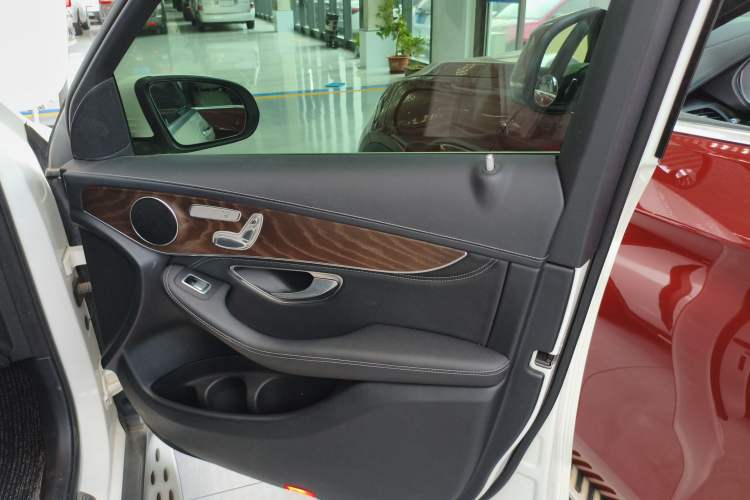 Used Mercedes-Benz GLC 2020 Facelift GLC 300 L 4MATIC Dynamic Edition