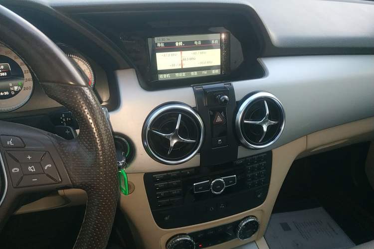 Used Mercedes-Benz GLK-Class 2013 GLK 300 4MATIC Dynamic Sunroof Model
