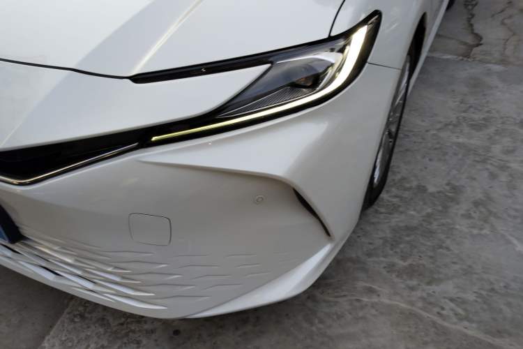 Used Toyota Camry 2024 Dual-Motor 2.0 HGVP Luxury Edition
