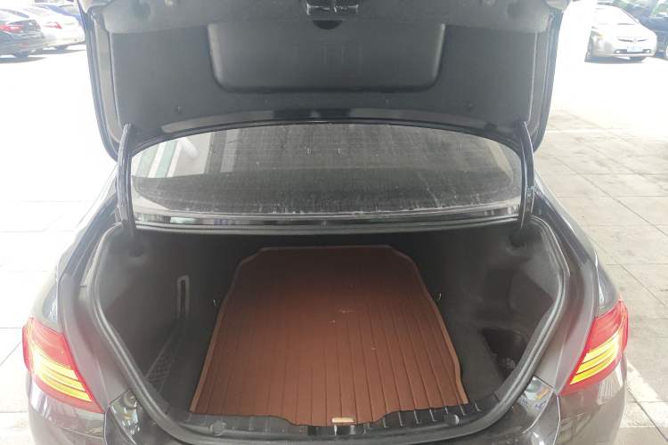 Used BMW 5 Series 2014 525Li Leading Model
