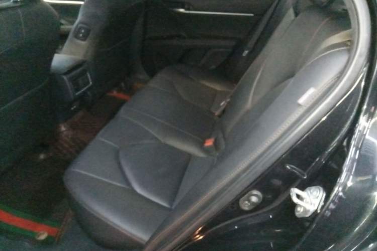 Used Toyota Camry 2021 2.0G Luxury Edition
