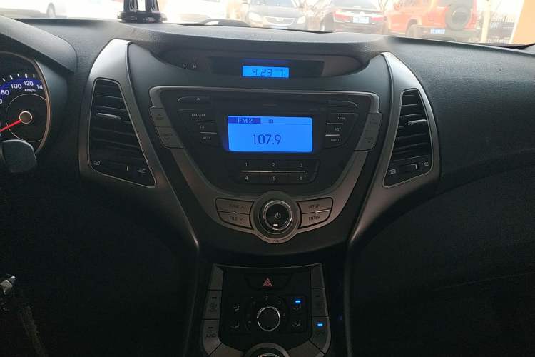 Used Hyundai Elantra 2012 1.6L Manual Fashion Edition
