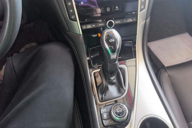 Used Infiniti Q50L 2018 2.0T Enjoyment Edition China V standard
