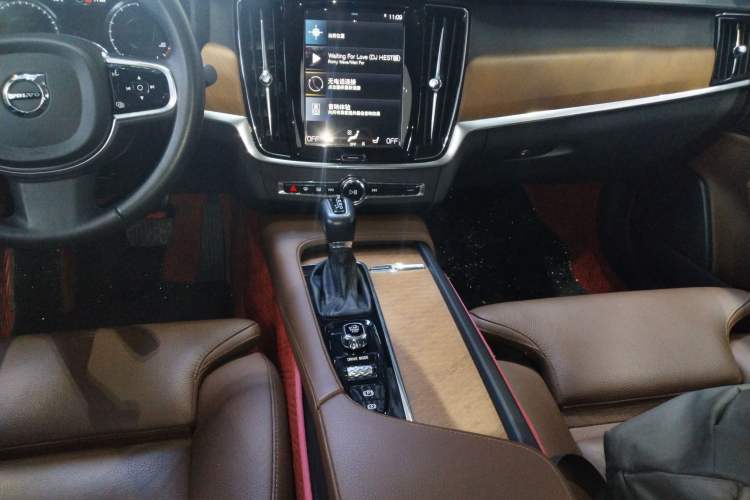 Used Volvo S90 2020 Facelift T5 Smart & Luxurious Edition