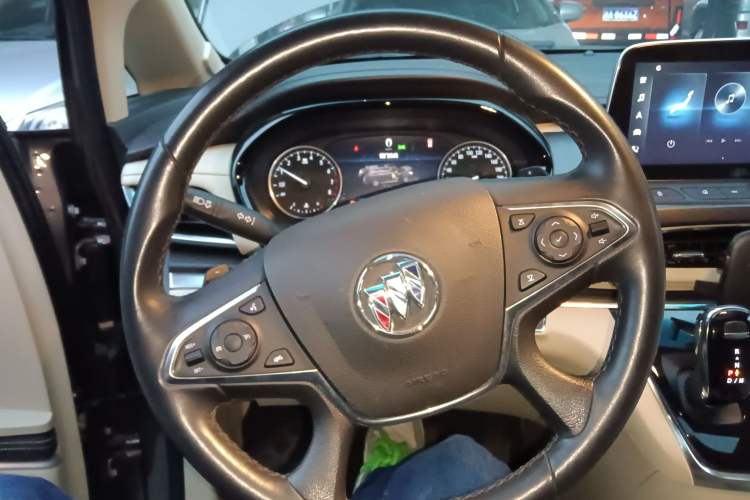 Used Buick GL8 2023 Facelifted Land Cruiser Executive Luxury Version