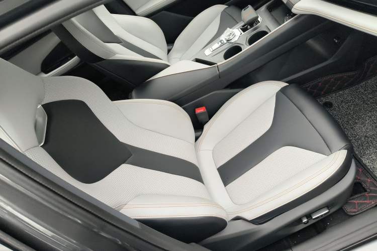 Used Changan UNI-V iDD 2024 Blue Whale Smart Electric iDD 136km ZhiKu Model
