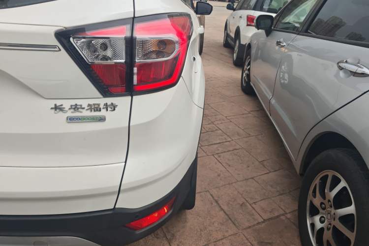 Used Ford Kuga 2018 Facelifted EcoBoost 180 Two-Wheel-Drive Platinum Wing Edition
