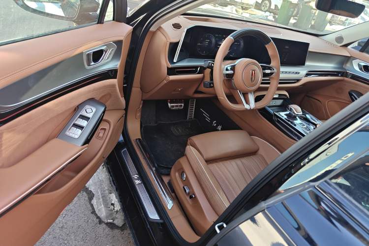 Used Hongqi H9 2025 2.0T Two-Wheel Drive Flagship Private Enjoyment Fashion Edition 5 Seats
