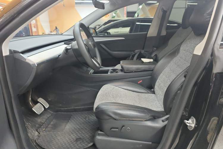 Used Tesla Model Y 2023 Long-Range All-Wheel-Drive Version
