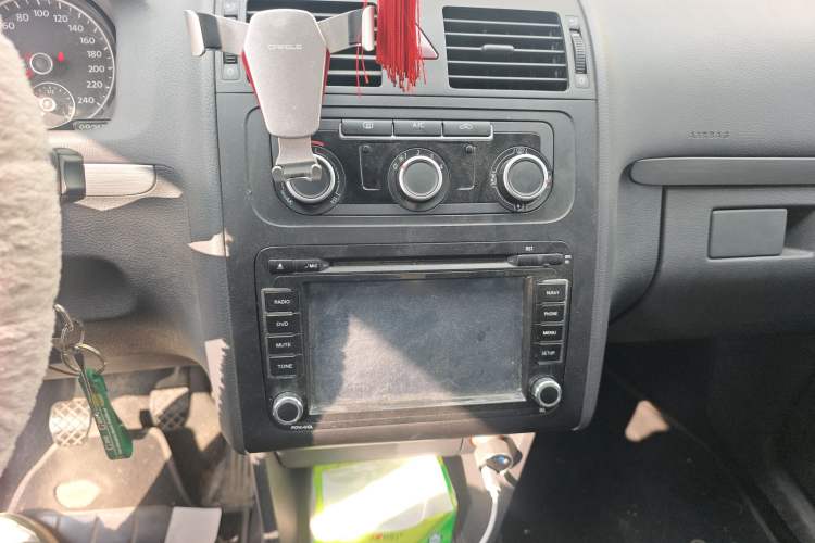 Used Volkswagen Touran 2015 1.4T Manual Fashion Edition 5-Seater
