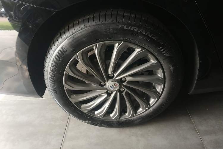 Used Buick LaCrosse 2025 28T Platinum Edition
