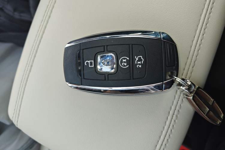 Used Lincoln MKC 2018 2.0T Two-Wheel Drive Luxury Edition
