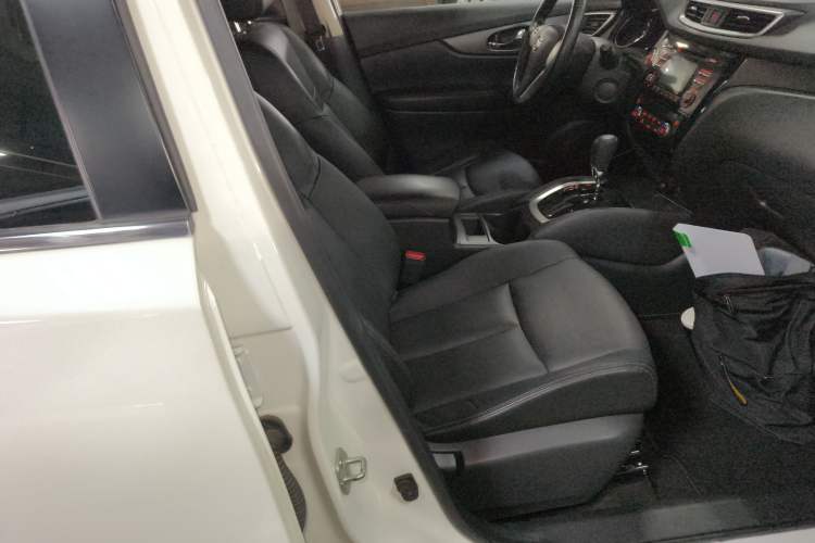 Used Nissan X-Trail 2015 2.0L CVT Comfort MAX Edition 2WD