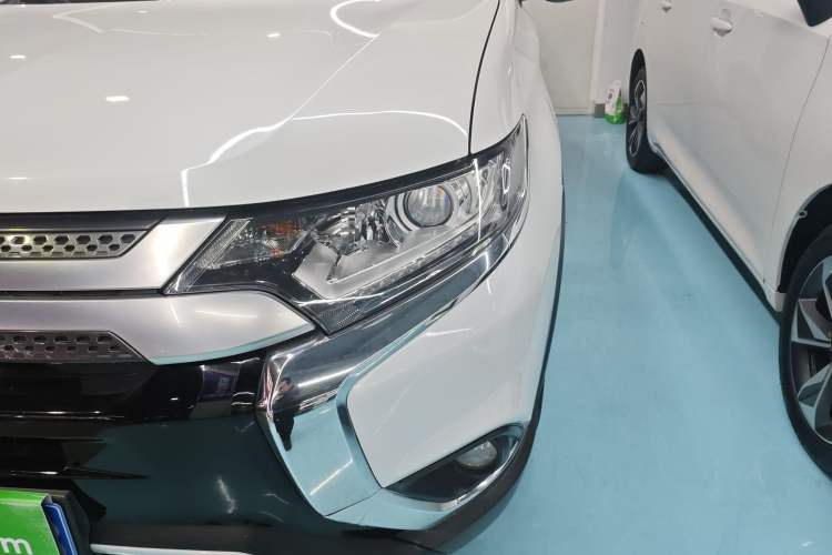 Used Mitsubishi Outlander 2019 2.0L Two-Wheel Drive Comfort Edition 5 Seats China VI Standard
