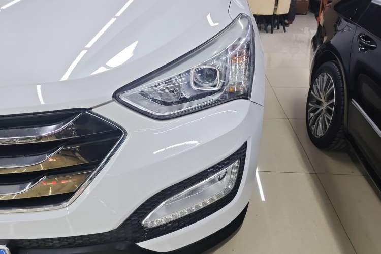 Used Hyundai Santa Fe 2013 2.4L Automatic Two-Wheel Drive Smart Version
