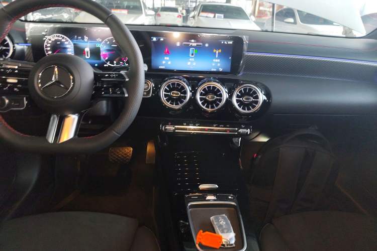 Used Mercedes-Benz A-Class 2025 A 200 L Fashion Model
