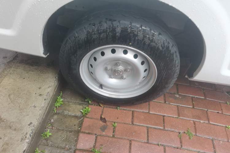 Used SRM New Energy E3L 2024 Standard 6-Seater Bus