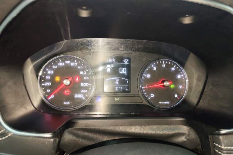 Used Roewe RX5 2018 20T Two-Wheel Drive Automatic Internet Smart Edition
