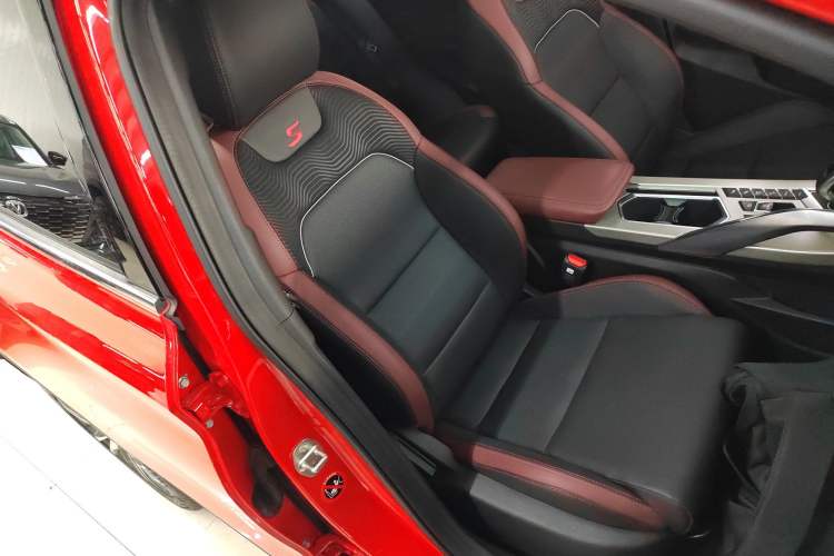 Used Geely Auto Coolray 2019 Sport Model 260T DCT Battle China V Standard
